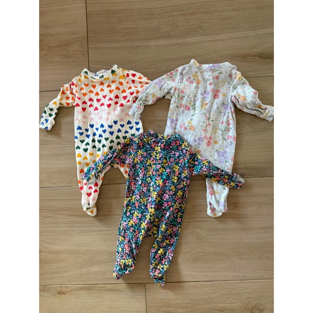 Old Navy Baby 0-3M 3 Pack Footed Sleep and Play Pajamas Rainbow Heart Floral Set